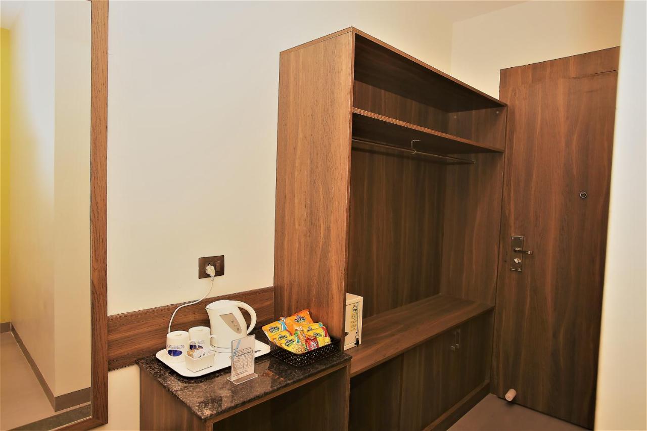 Genx Surat By 1589 Hotels Palsana  エクステリア 写真